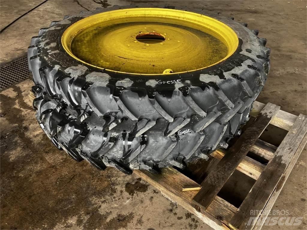 BKT 270/95R48 Renkaat ja vanteet
