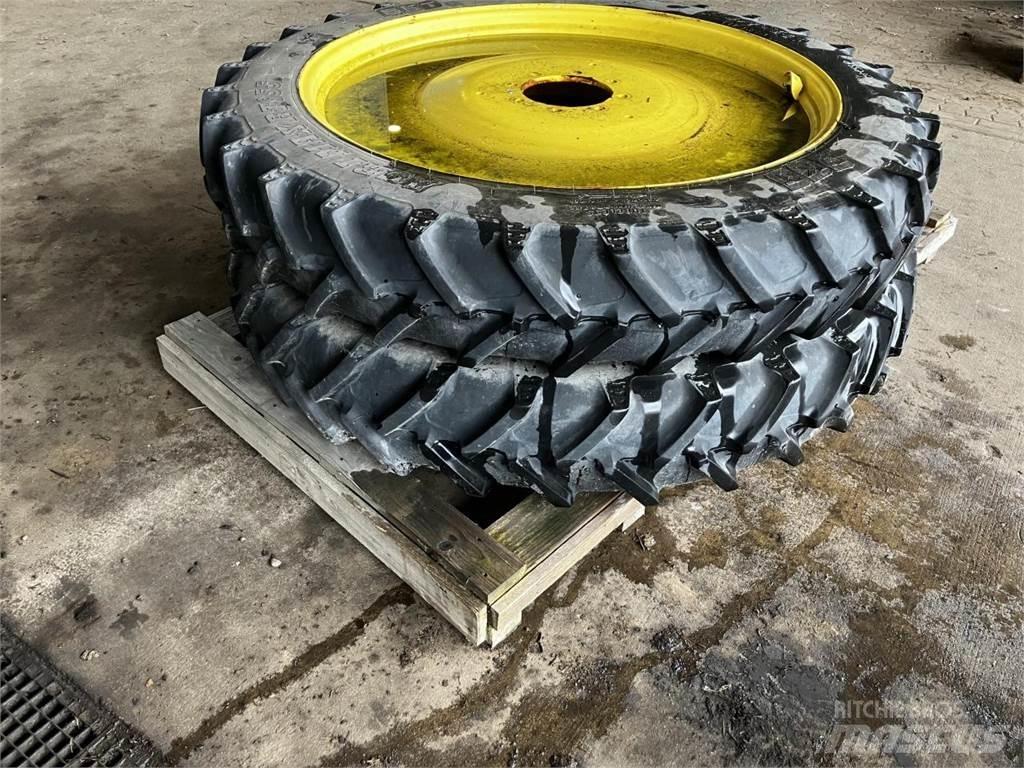 BKT 270/95R48 Renkaat ja vanteet