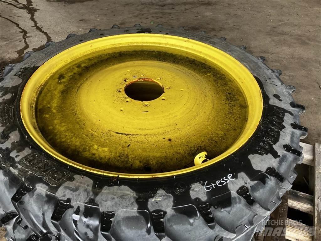 BKT 270/95R48 Renkaat ja vanteet