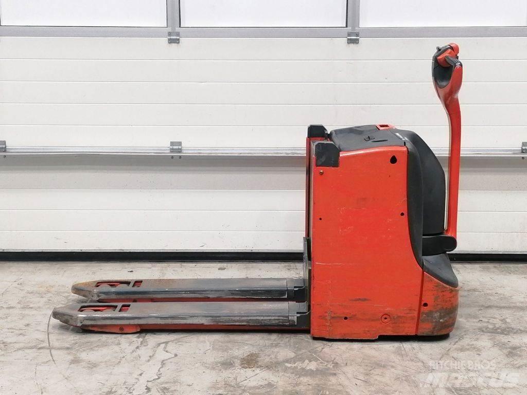 Linde T16L Lavansiirtotrukit
