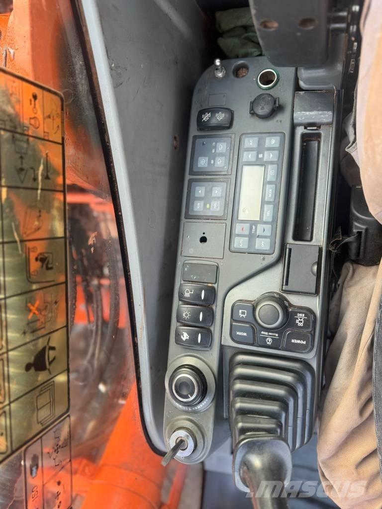 Doosan DX 225 LC Telakaivukoneet