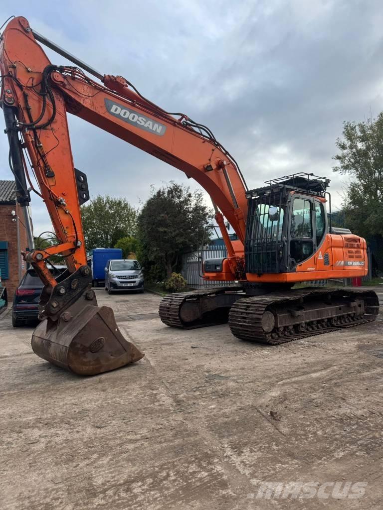 Doosan DX 225 LC Telakaivukoneet