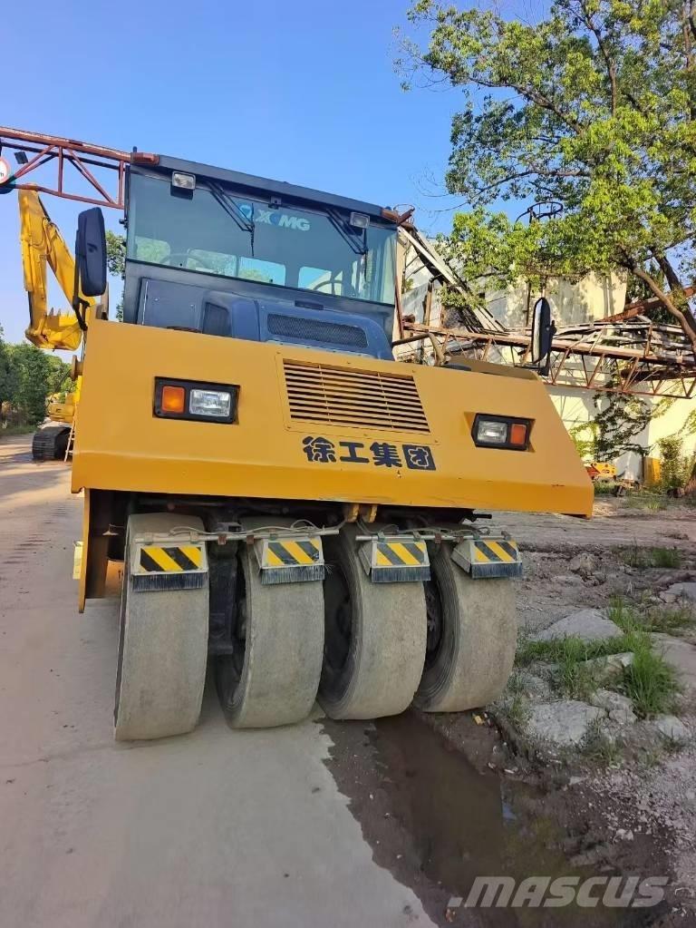 XCMG XP 263 Kumipyöräjyrät