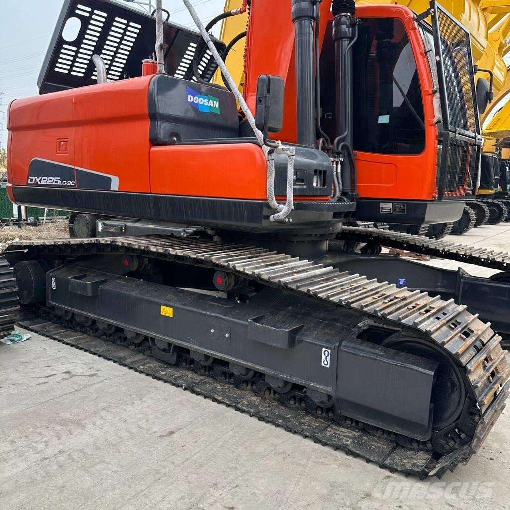 Doosan DX225LC-9 Telakaivukoneet