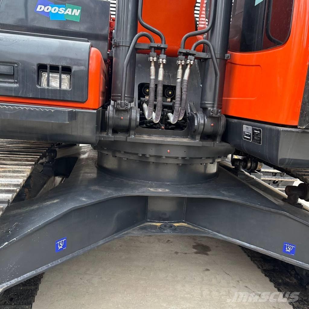 Doosan DX225LC-9 Telakaivukoneet