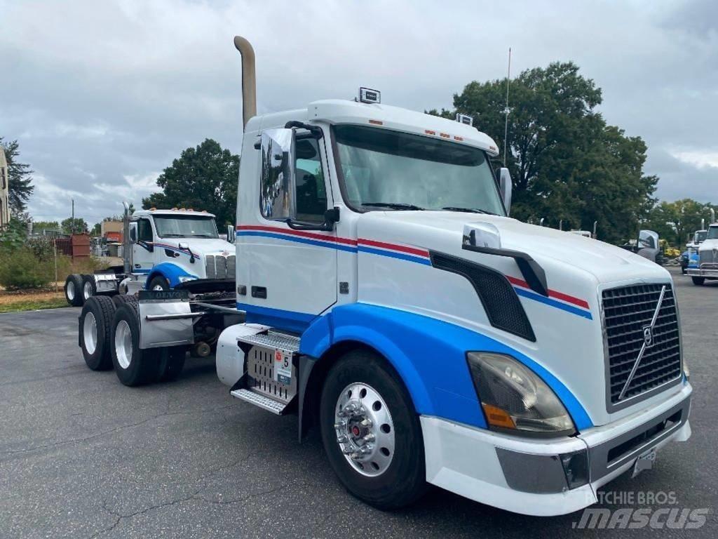 Volvo VNL Vetopöytäautot
