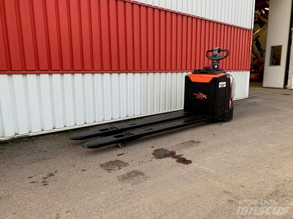 BT LPE 200 Lavansiirtotrukit ajotasolla
