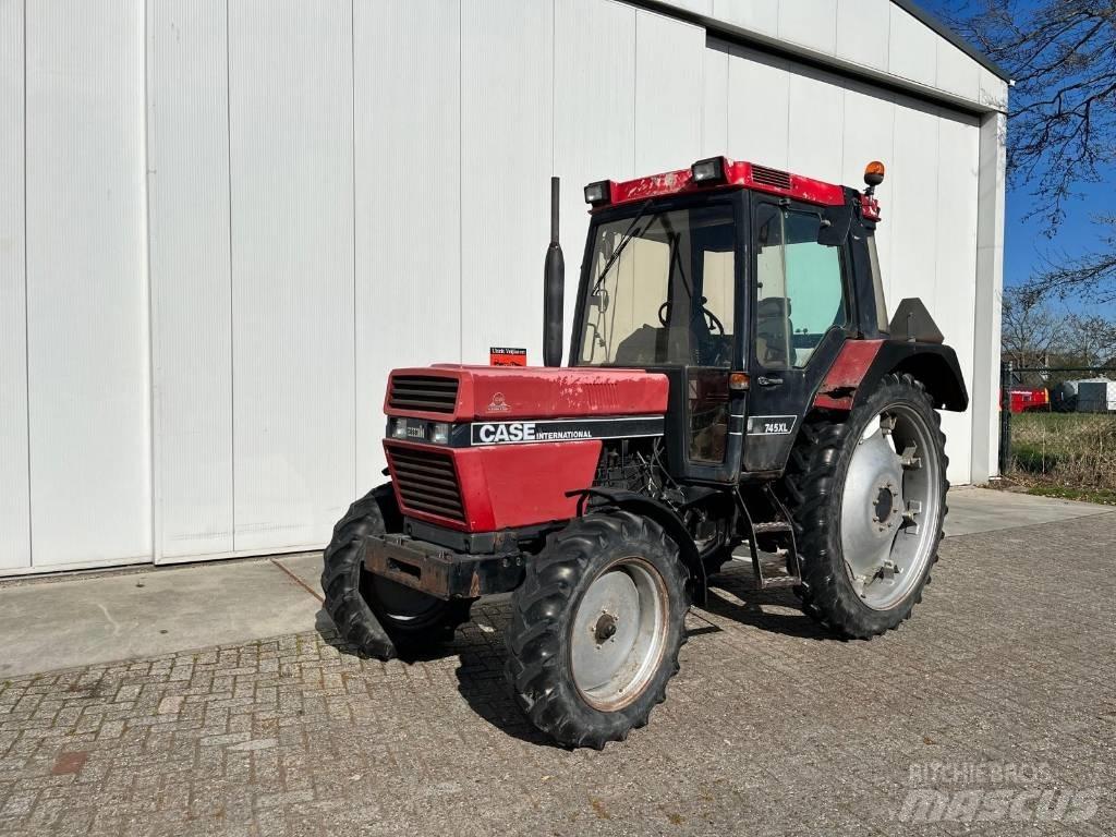 Case IH 745XL Traktorit