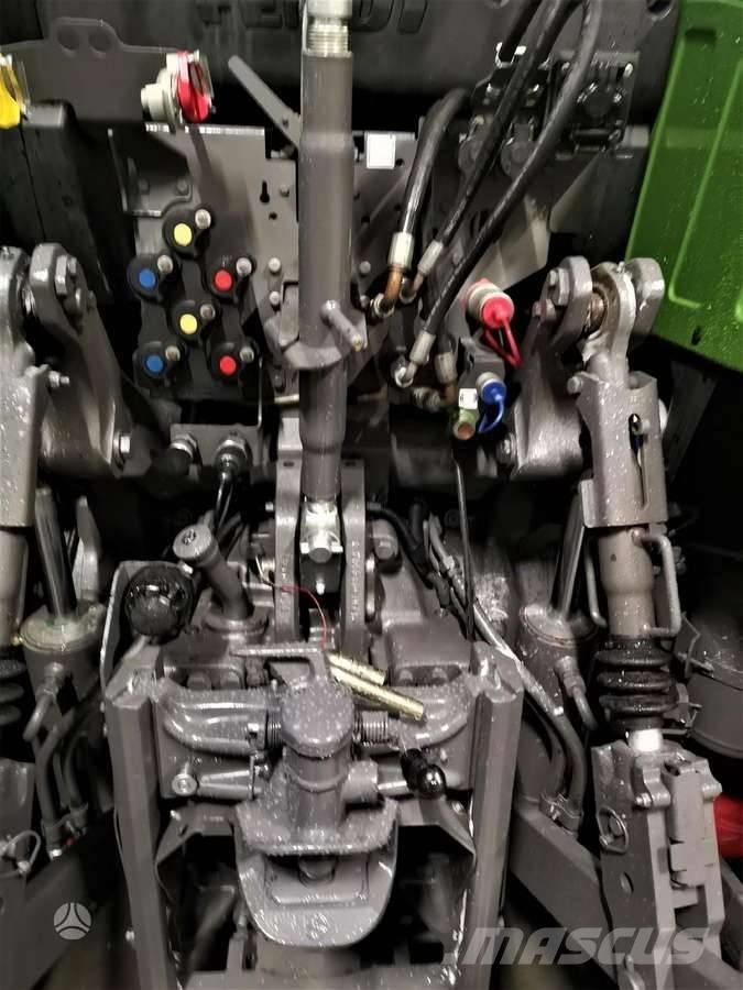 Fendt 718 Vario Traktorit