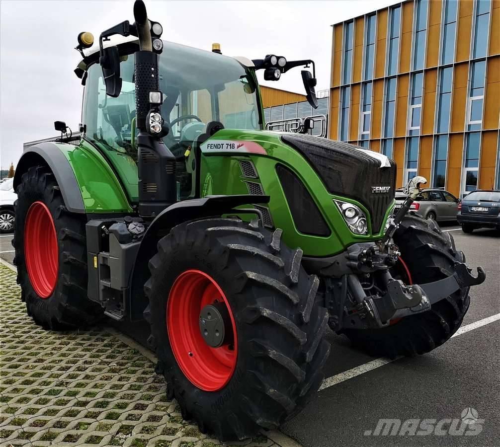 Fendt 718 Vario Traktorit