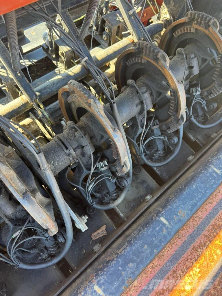 Hesston 4880 Kanttipaalaimet