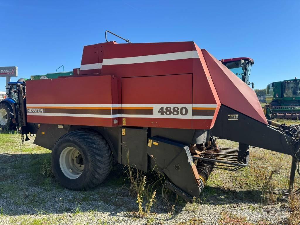 Hesston 4880 Kanttipaalaimet