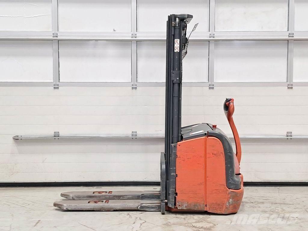 Linde L14 Käyden ajettavat pinoamistrukit