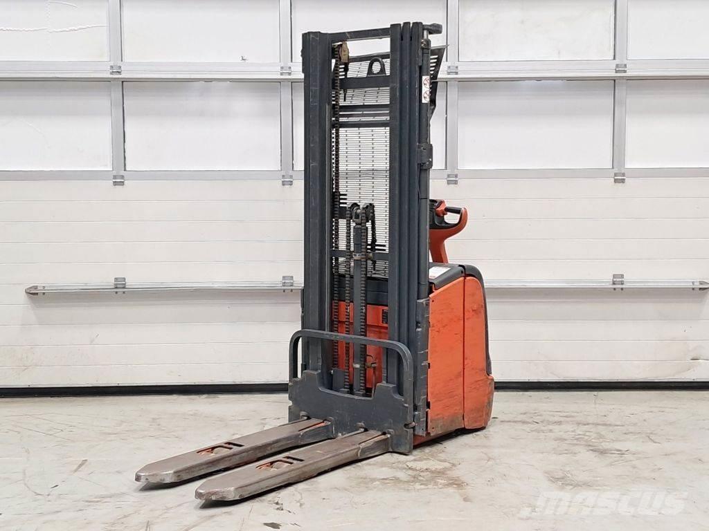 Linde L14 Käyden ajettavat pinoamistrukit