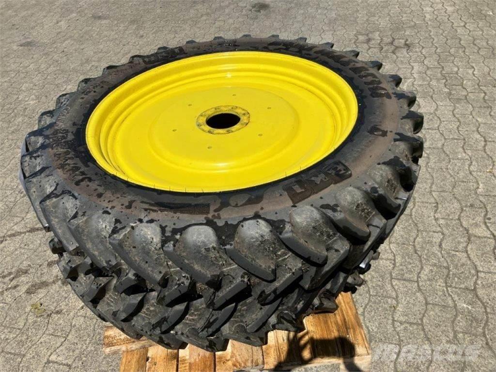 BKT 320/90R42 Renkaat ja vanteet
