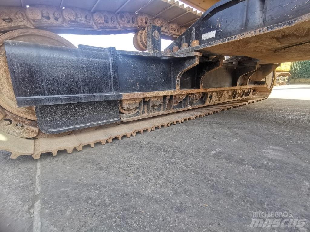 CAT 352 Telakaivukoneet