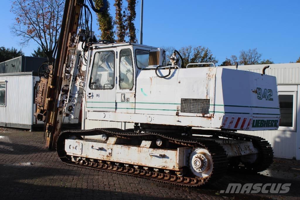 Liebherr R 942 Paalutuskoneet