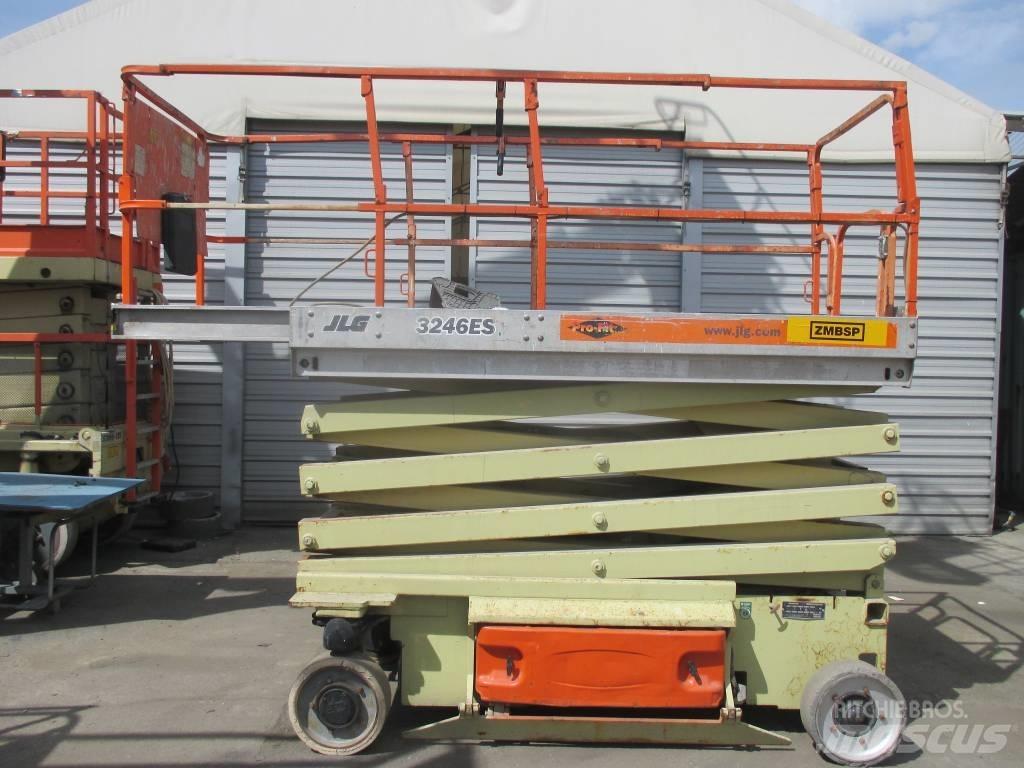 JLG 3246 ES Saksilavat