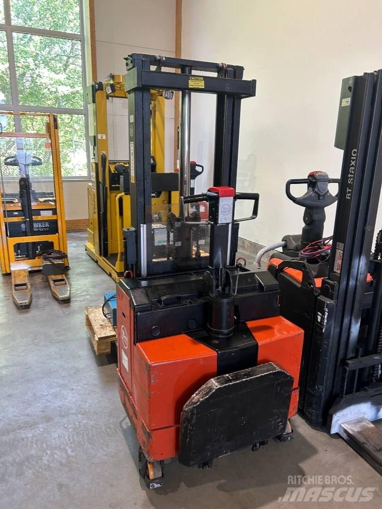 BT LSF 1250 E / 10 Käyden ajettavat pinoamistrukit