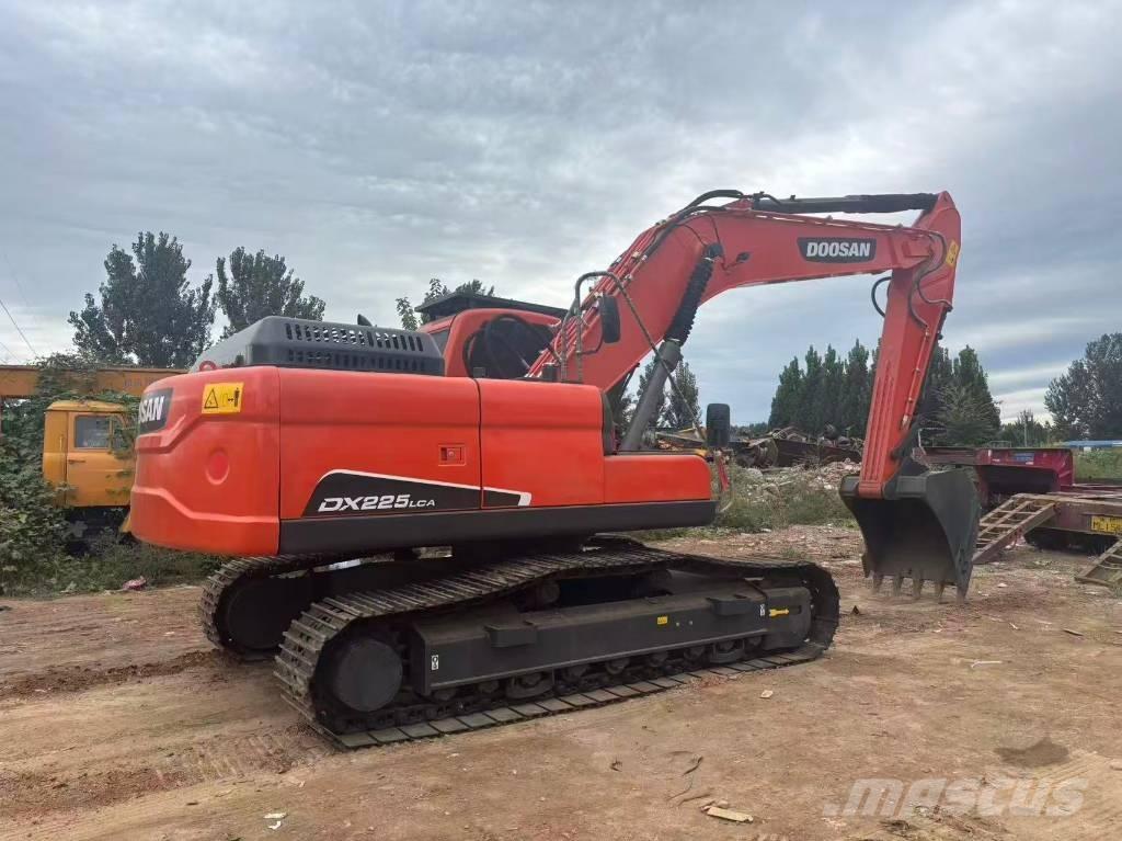 Doosan DX 225 Telakaivukoneet