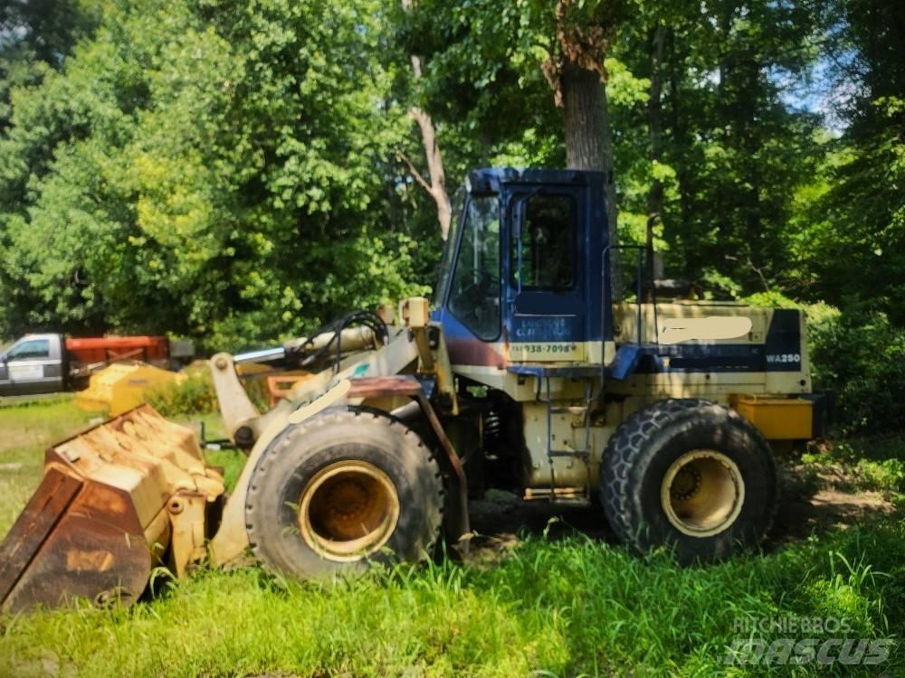 Komatsu WA 250 Pyöräkuormaajat
