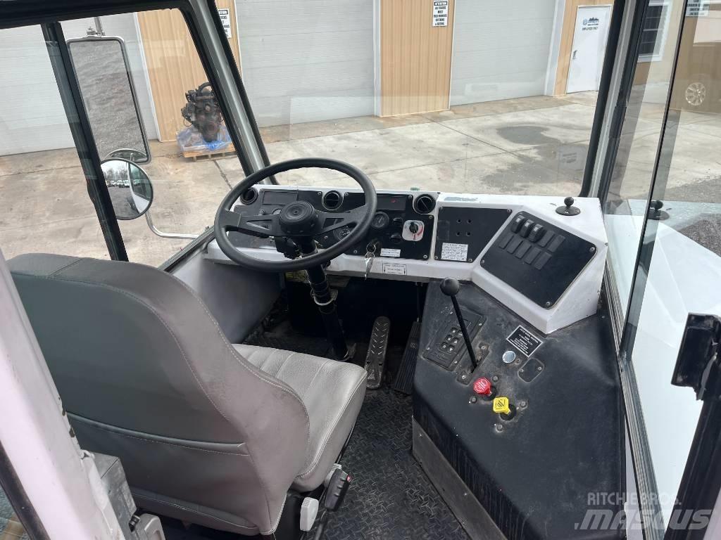 Capacity TJ5000 Terminaalitraktorit