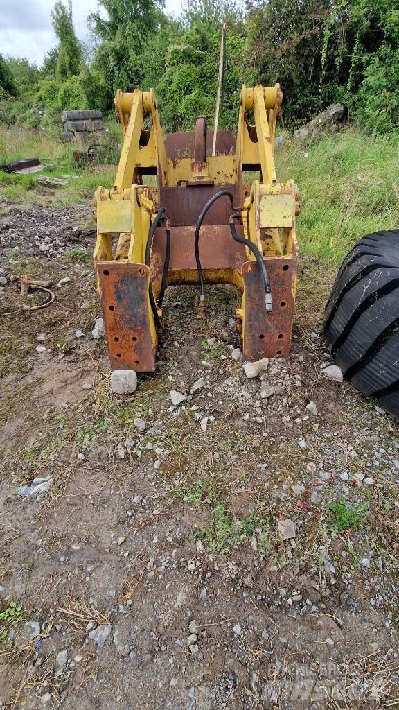 Komatsu D85 Alusta ja jousitus