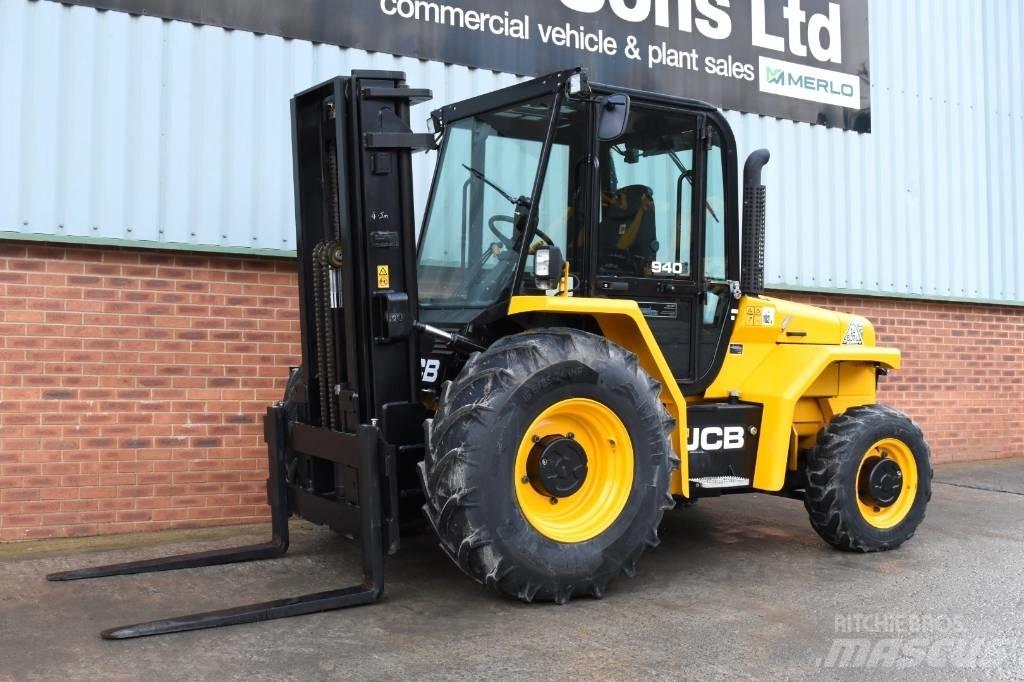 JCB 940 Maastotrukit