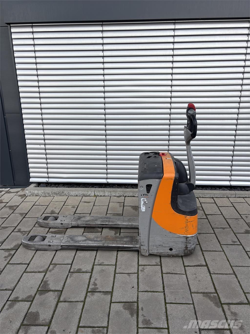 Still EXU16 Käyden ajettavat pinoamistrukit