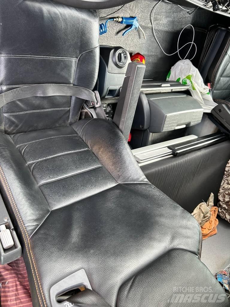 MAN TGX 18.480 XLX Vetopöytäautot