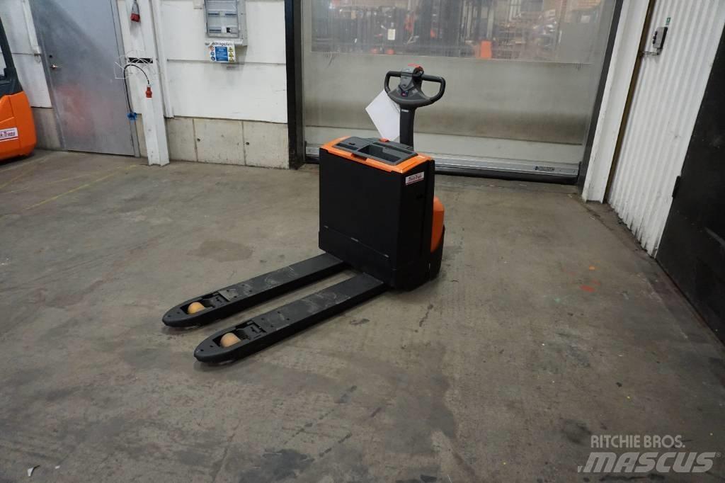 Toyota LWE180 Lavansiirtotrukit