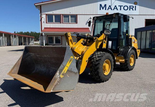 CAT 906M Pyöräkuormaajat