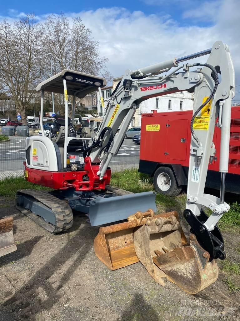 Takeuchi TB225 Minikaivukoneet < 7t