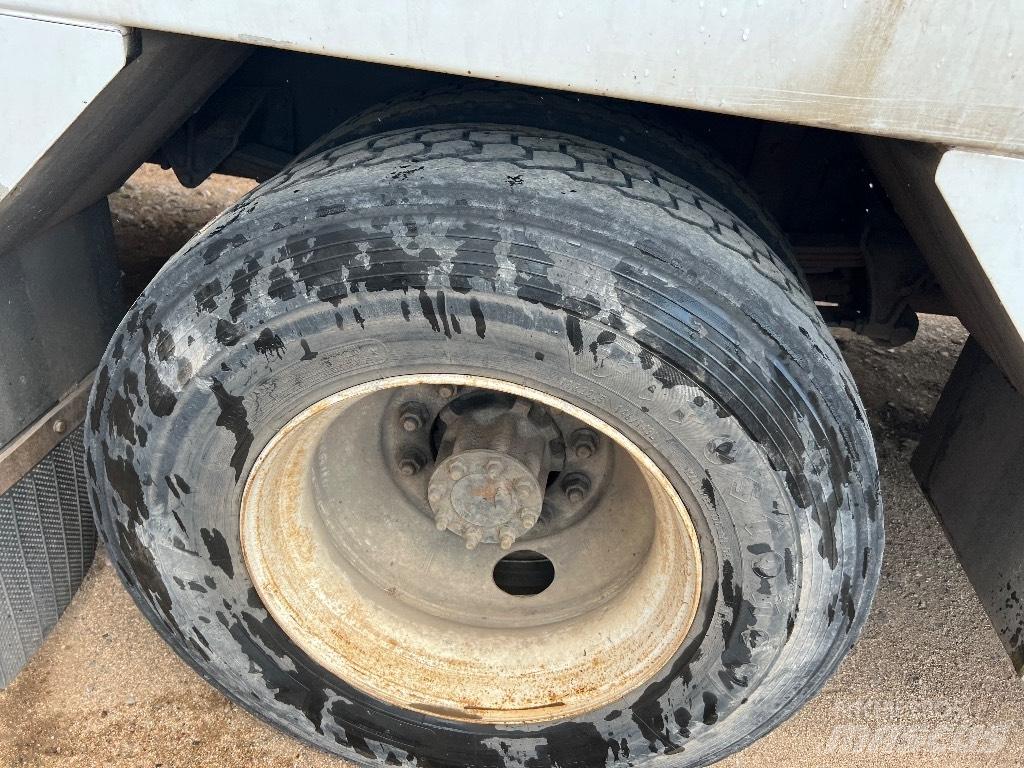 Ford F 750 XL Tienhoitoautot