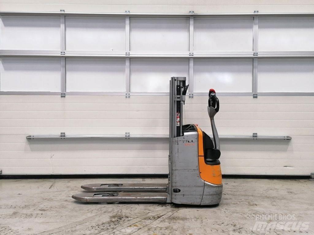 Still EXV10 Käyden ajettavat pinoamistrukit