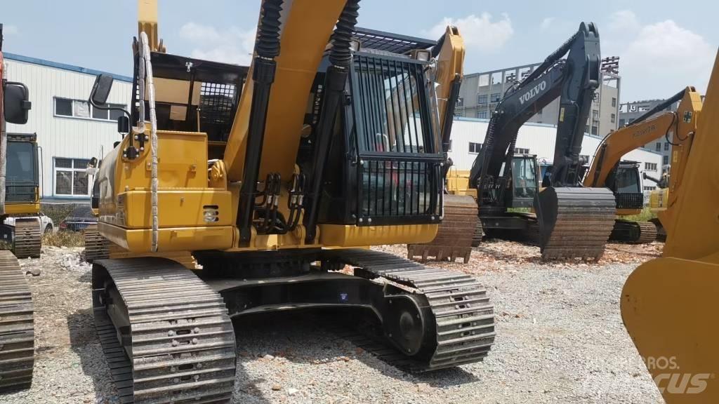 CAT 320 Telakaivukoneet