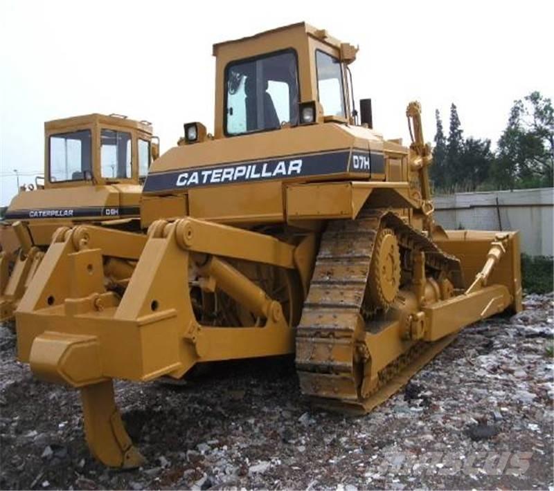 CAT D7H Telaketjupuskutraktorit