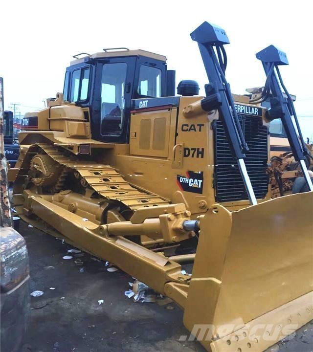CAT D7H Telaketjupuskutraktorit