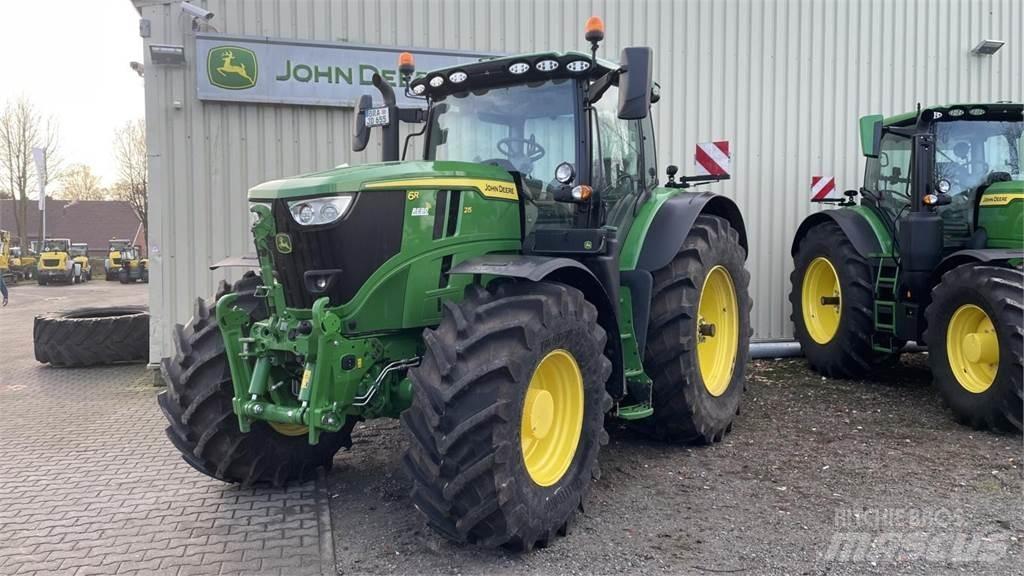 John Deere 6R215 Traktorit