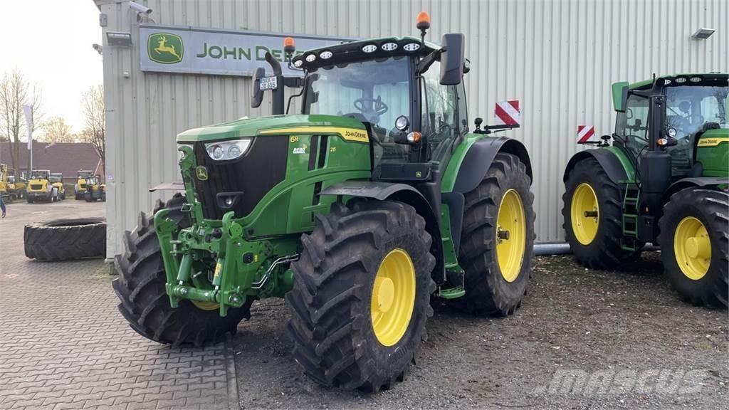 John Deere 6R215 Traktorit