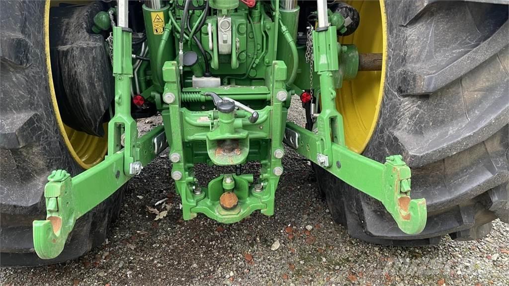 John Deere 6R215 Traktorit