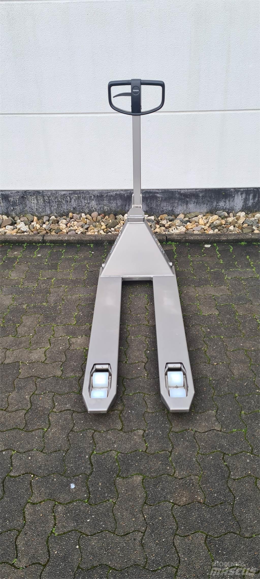 BT LHM 200ST Pumppukärryt