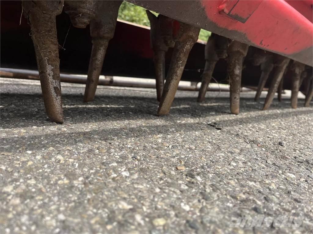 Lely 300-22 Jyrsimet