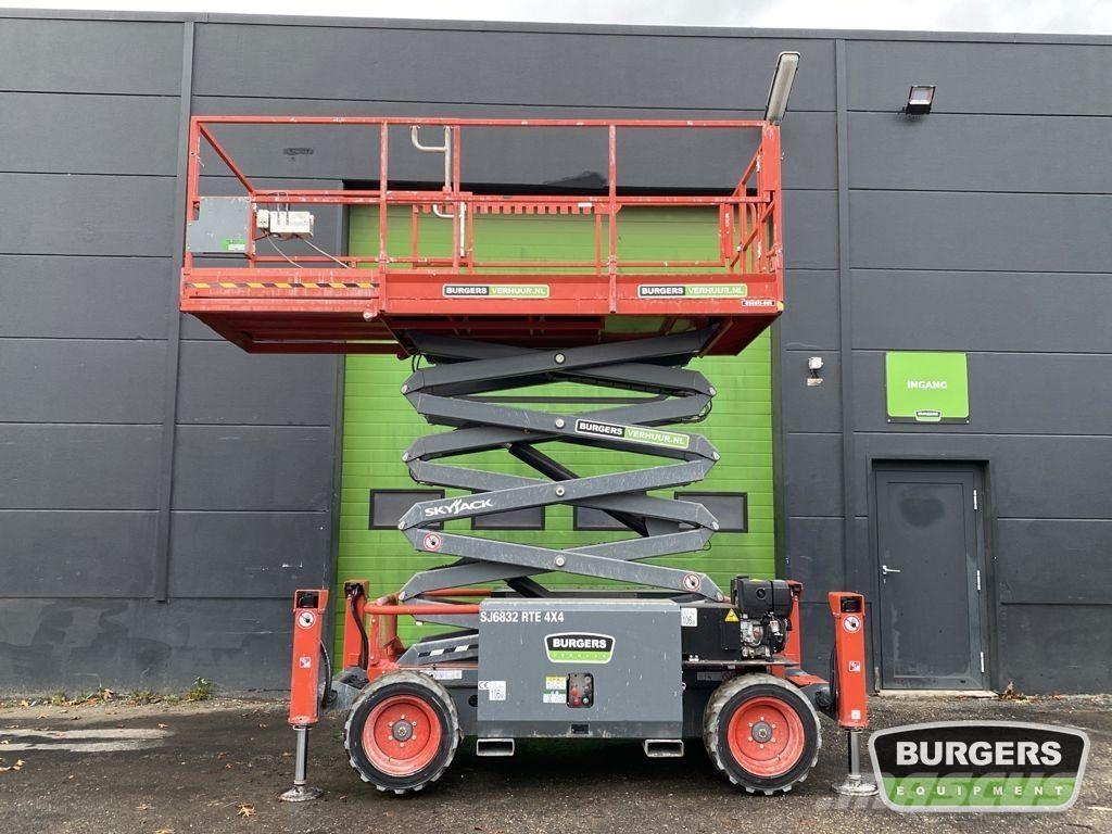 SkyJack SJ6832 RTE Saksilavat