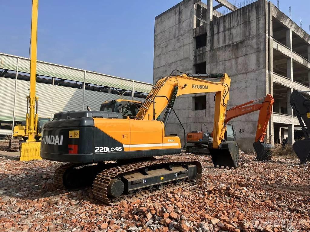 Hyundai R220 Telakaivukoneet