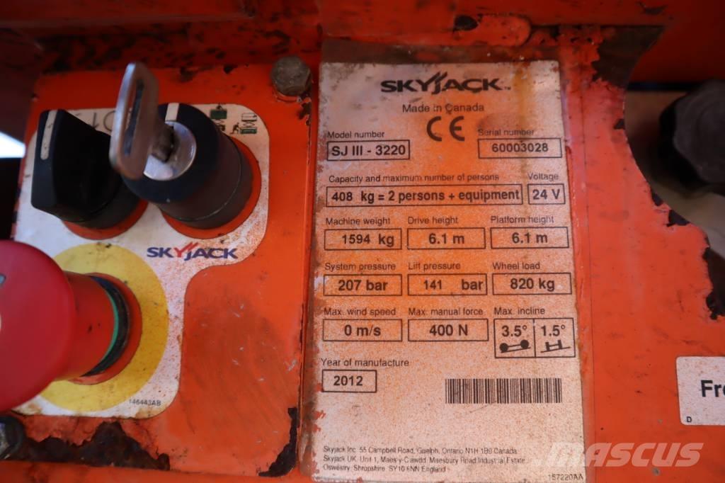 SkyJack SJ III 3220 Saksilavat