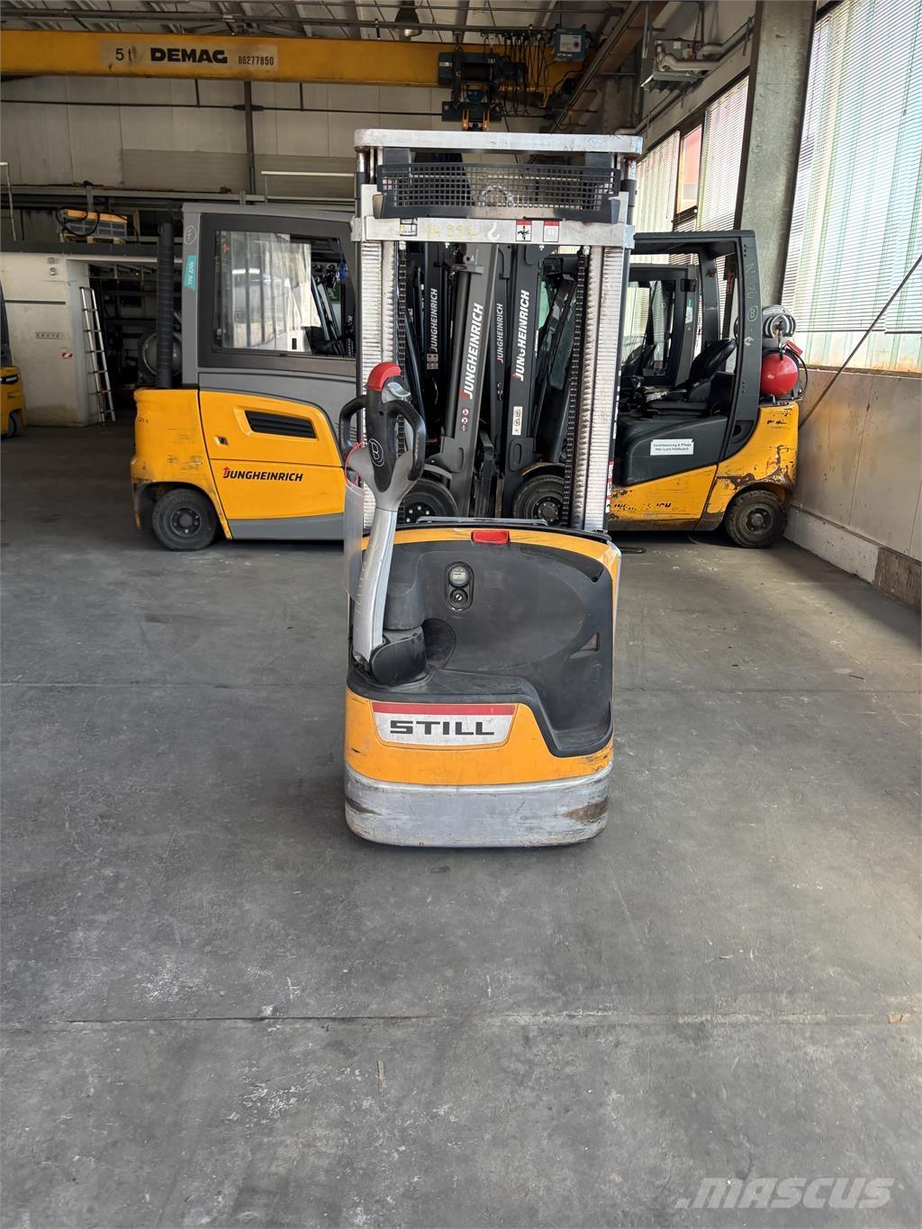 Still EXV10 Ajettavat pinoamisvaunut