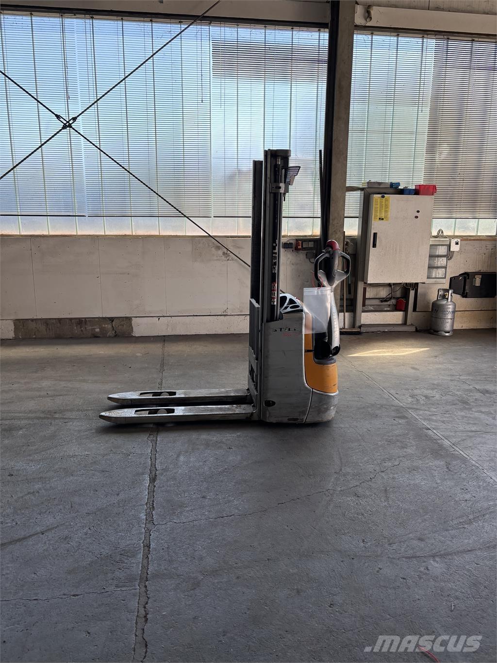 Still EXV10 Ajettavat pinoamisvaunut