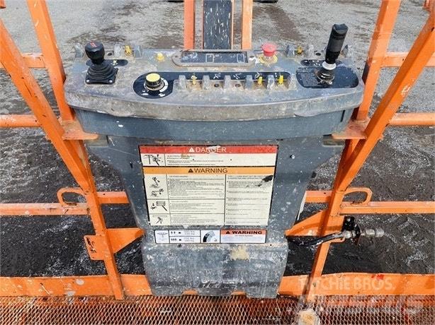 JLG 860 SJ Teleskooppipuominostimet