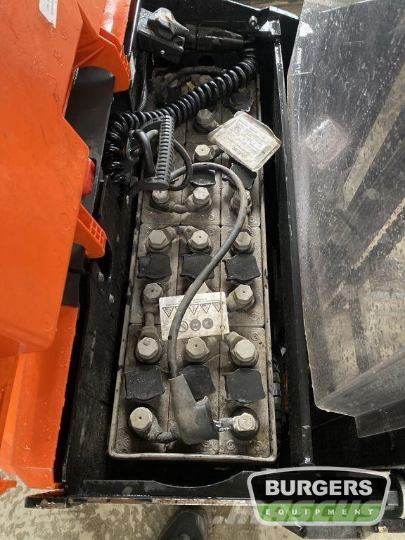 BT SWE120 Käyden ajettavat pinoamistrukit